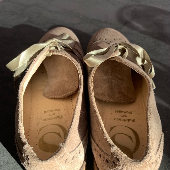 Tan suede all leather with satin laces, ladies size 7, could fit 6.5- like new - Picture 3 of 4